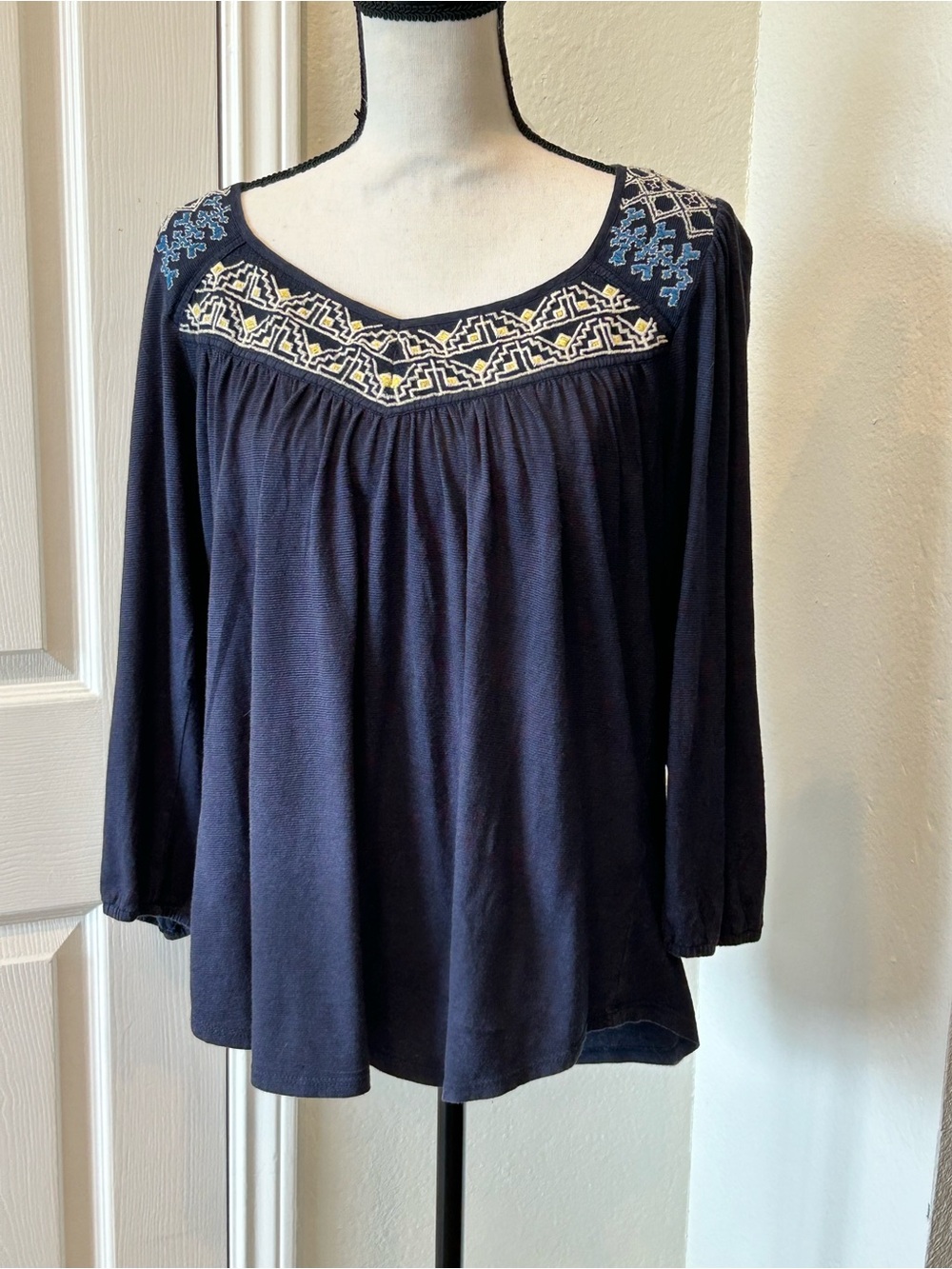 Lucky Brand Navy Embroidered Yoke Tunic Top Size Large Cotton Blend 3/4 Sleeve - Picture 2 of 16